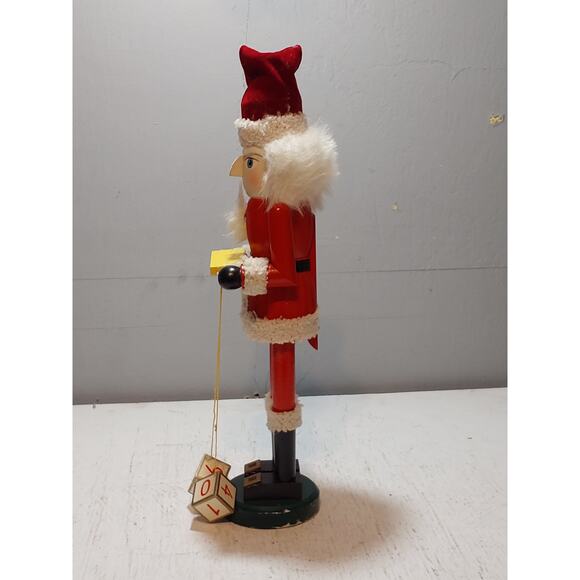 16" count down nut cracker - Picture 4 of 5